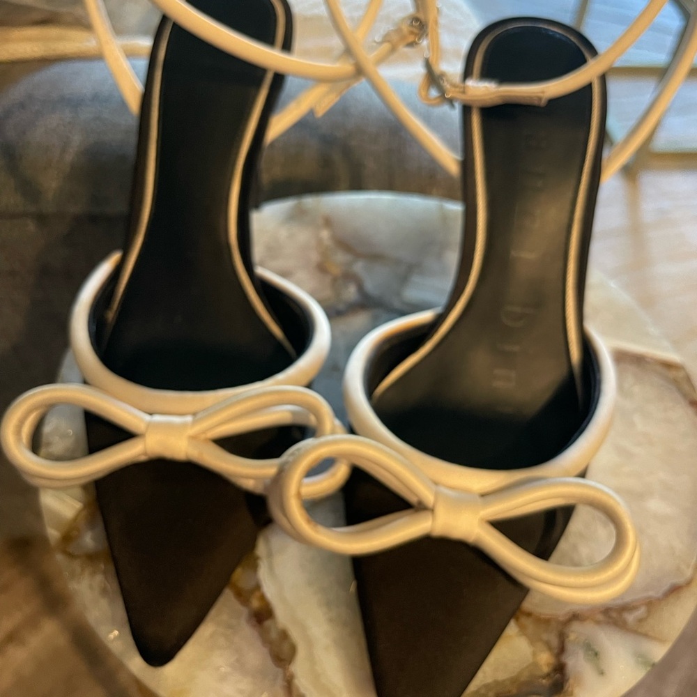 Gianni Bini Black and Cream Heels with Wavy Strap